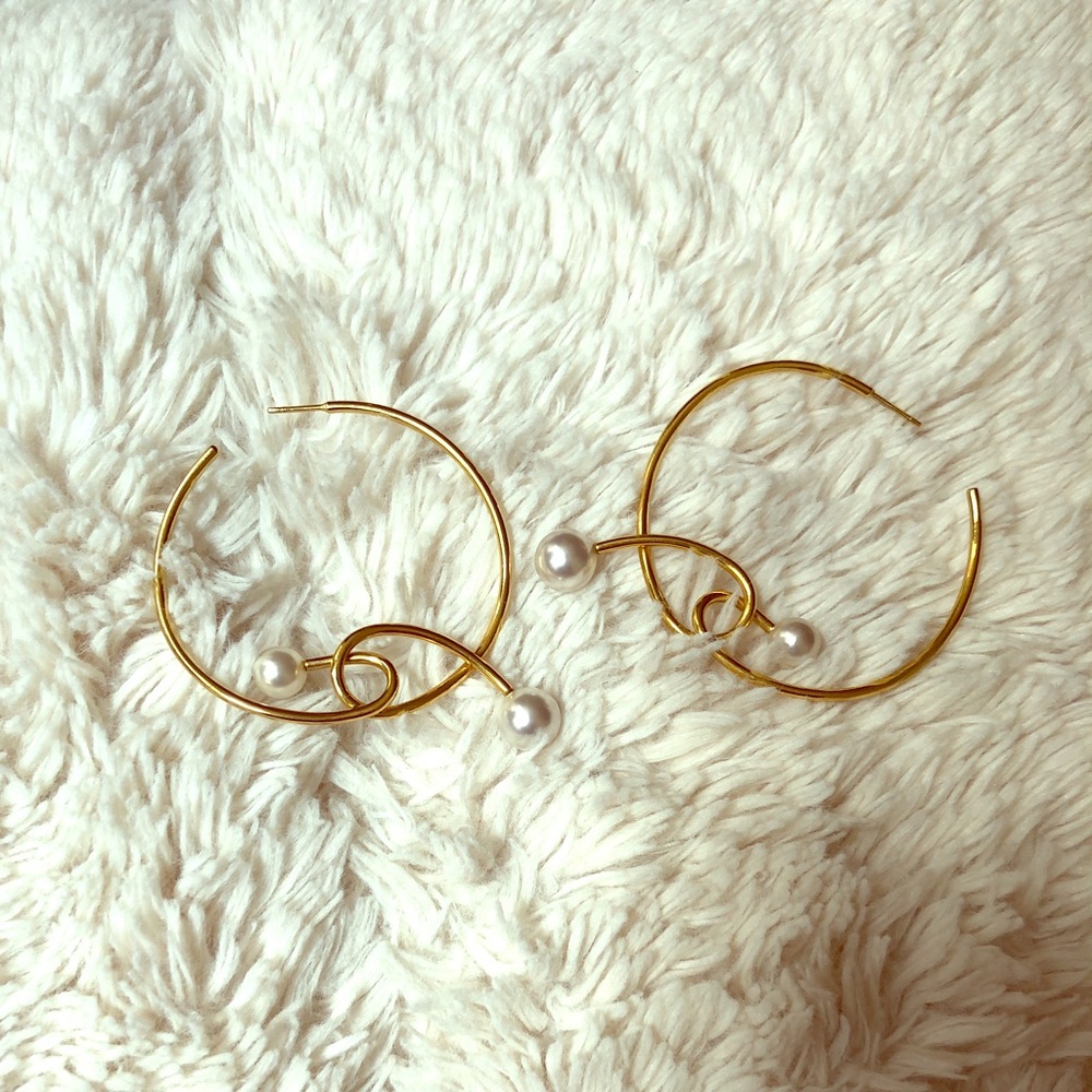 Joanna Laura Constantine Knot Pearl Hoops